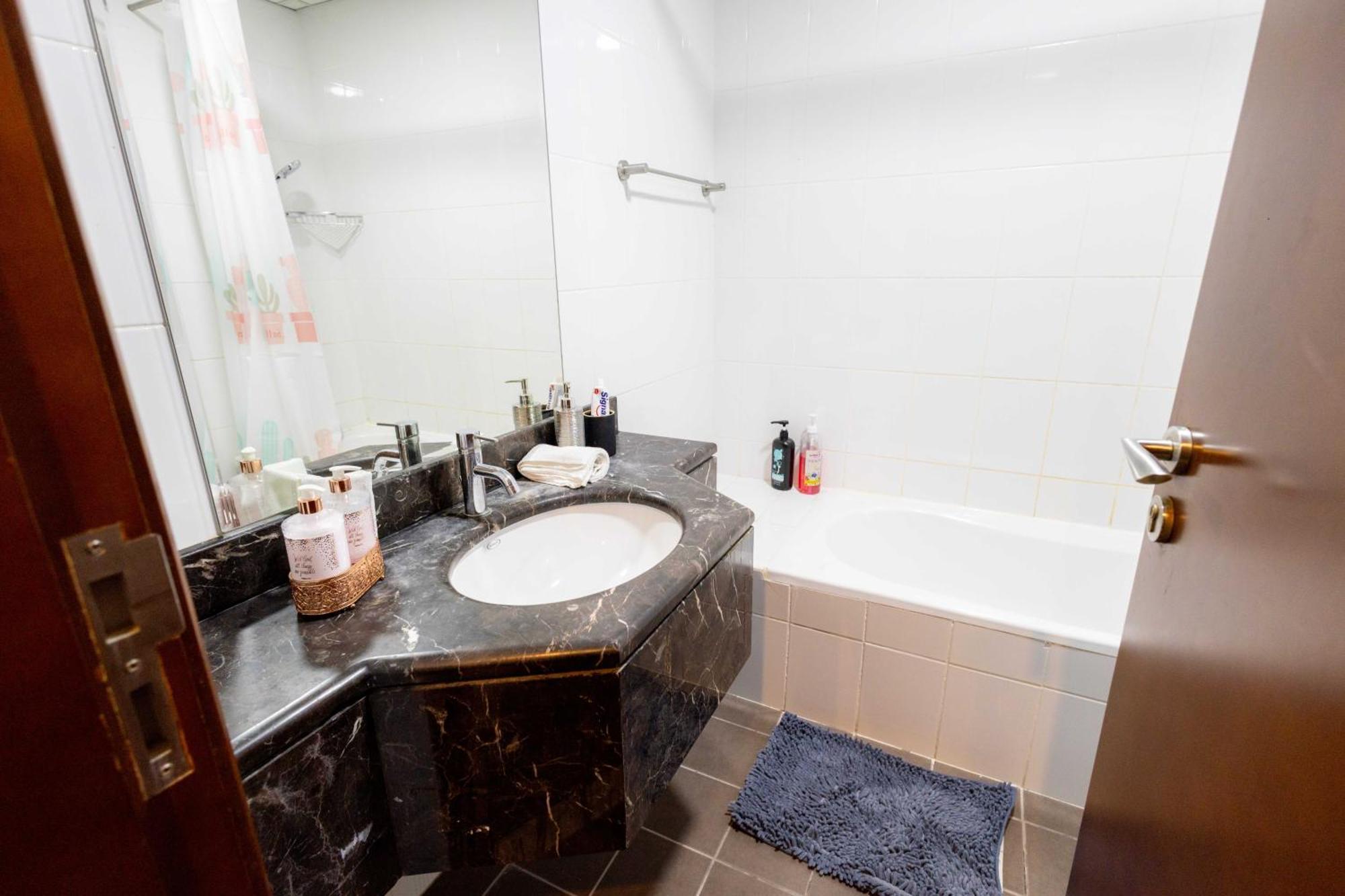 Apartment Downtown Burj Al Nujoom Mall & Burj Khalifa